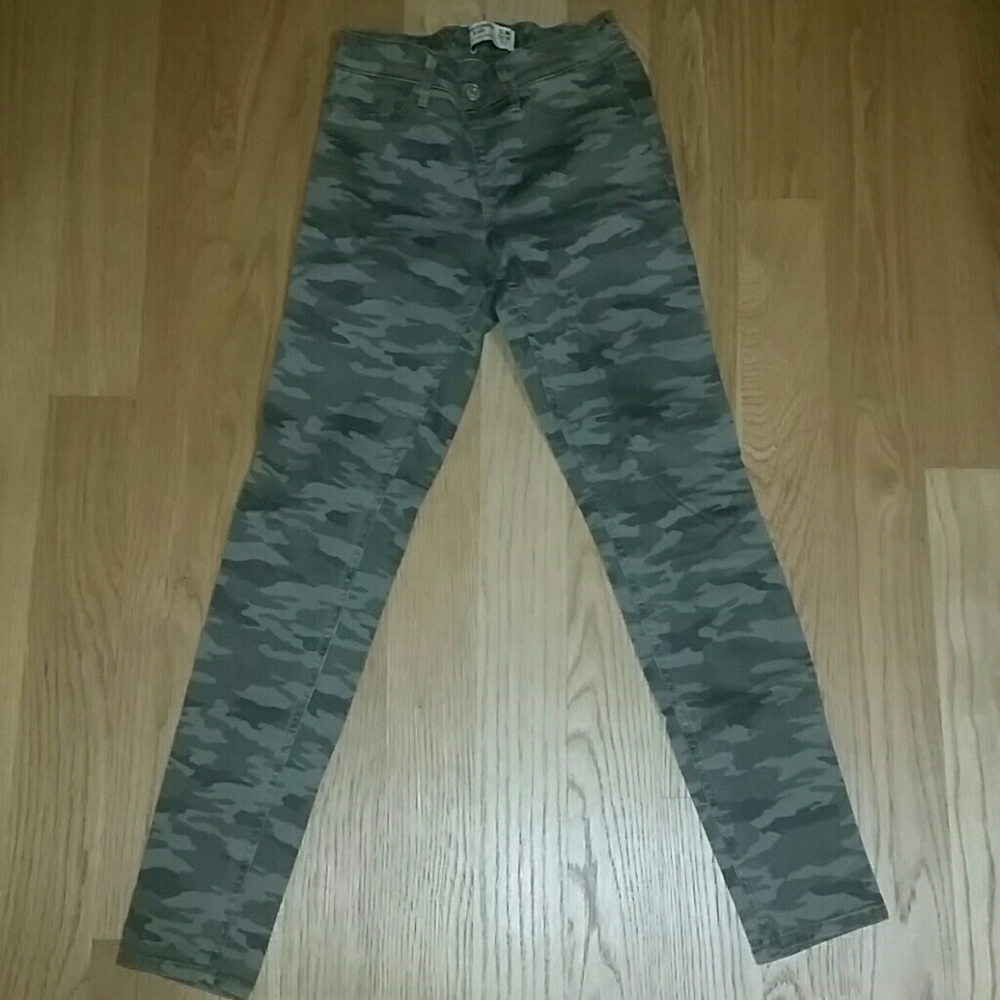 Abercrombie Camo pull on Jean leggings